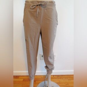 New Eddie Bauer women's lightweight jogger pants - tan - Size Small